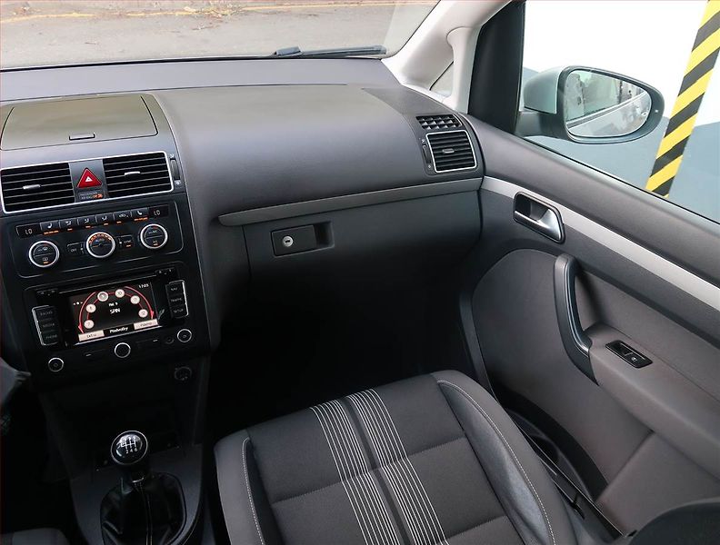 Volkswagen Touran (2012) Comfortline 1.4 TSI, Navi - fotka 8 z 19