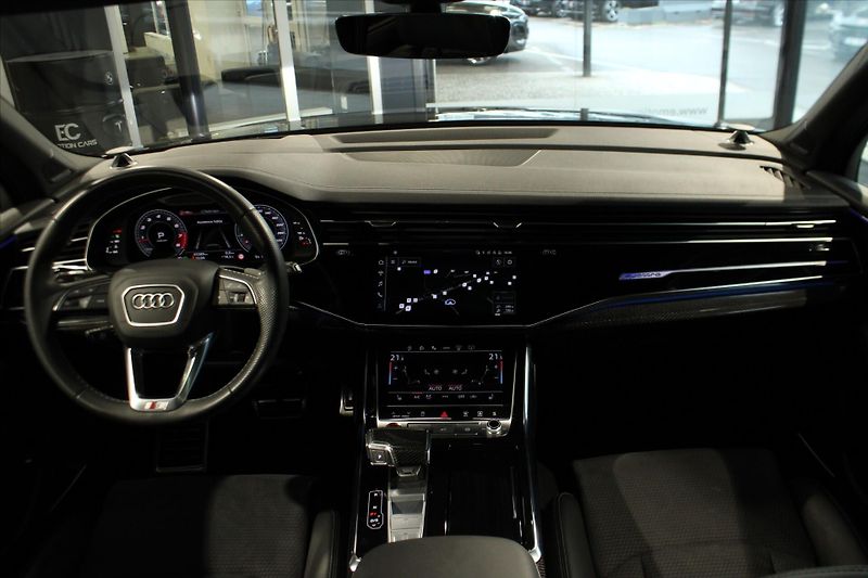 Audi SQ7 TFSi quattro Competition Plus - fotka 16 z 41