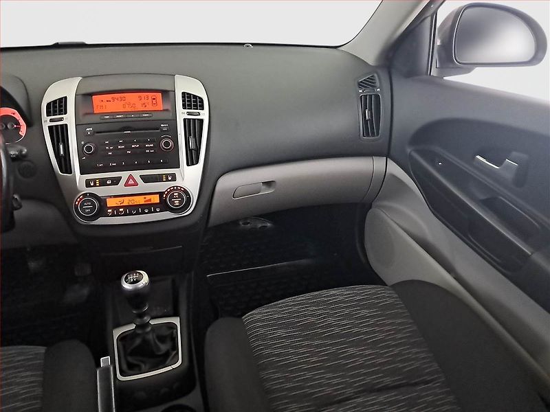 Kia Ceed (2009) 1.6 CVVT, po STK, oblíbený vůz - fotka 8 z 16