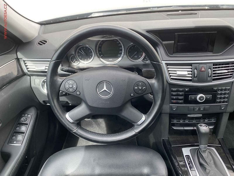 Mercedes-Benz Třídy E (2010) 1.8 CGi E200, Avantgarde, AT - fotka 11 z 19