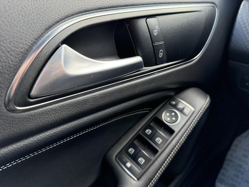 Mercedes-Benz Třídy A 180i LED NAVI KAMERA SERVISKA - fotka 15 z 40