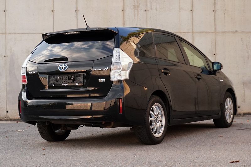 Toyota Prius 1.8 HYBRID 7míst - fotka 12 z 34