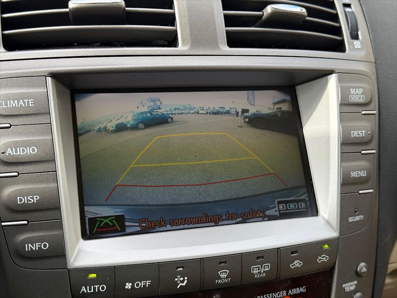 Lexus IS 220d 2,2 - fotka 13 z 20