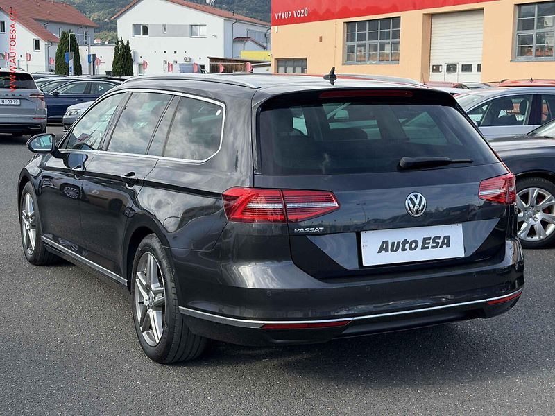 Volkswagen Passat (2018) 2.0TDi, ČR, Highline - fotka 5 z 19