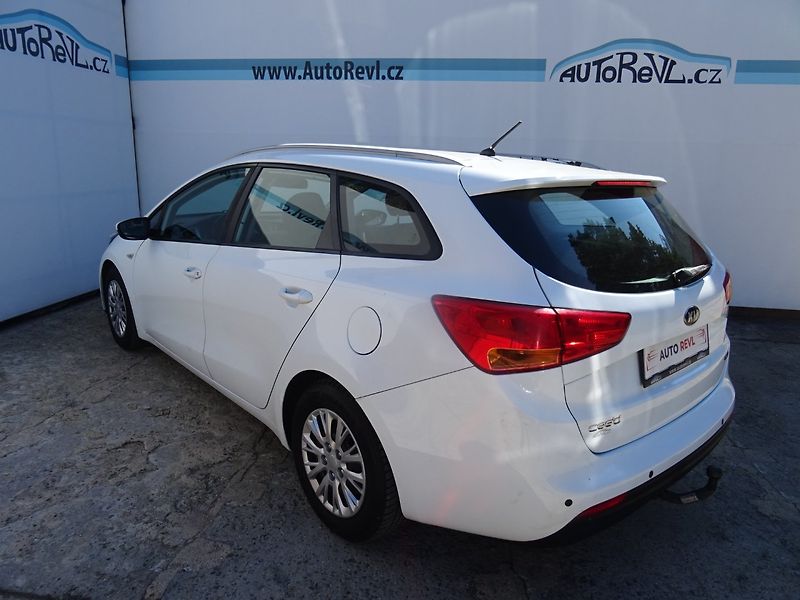 Kia Ceed (2013) 1.6CRDi,94kW,NovéČR,klima - fotka 3 z 21