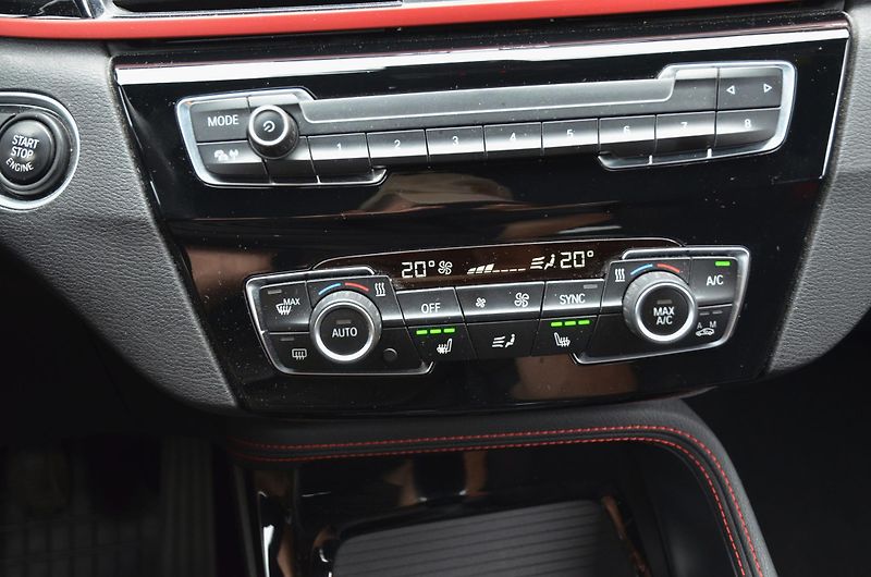 BMW X1 (2015) sDrive 18d 110kW SPORT / LED - fotka 28 z 39