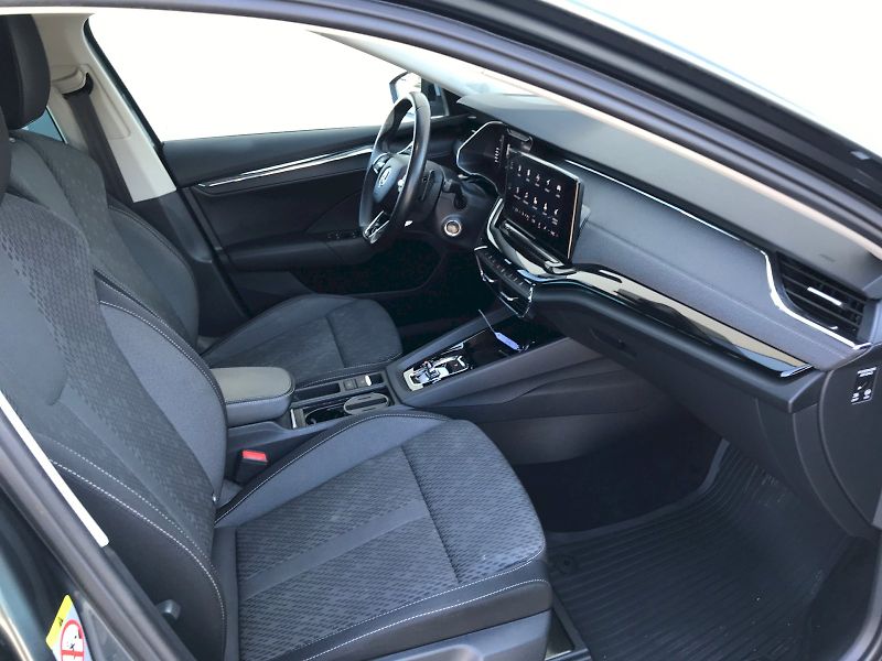 Škoda Octavia (2021) COM M-HEV STY TS 110/1.5 A7F - fotka 18 z 31