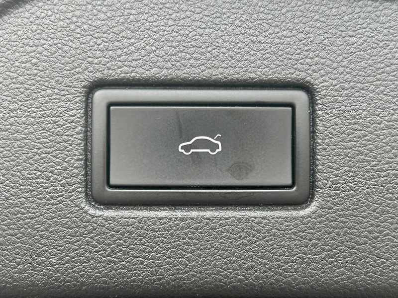 Volkswagen Touran (2022) 2.0 TDI DSG TAŽNÉ PANORAMA - fotka 28 z 31