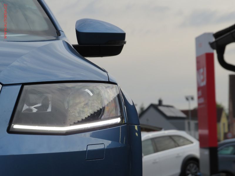 Škoda Octavia (2013) 2.0TDi, Elegance, bixen, navi - fotka 33 z 36