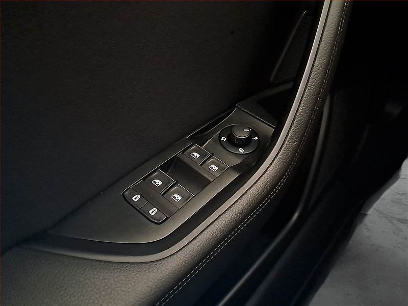Škoda Superb (2023) Laurin&Klement 2.0 TDI - fotka 17 z 21