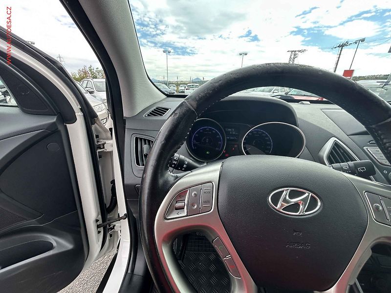Hyundai ix35 (2011) 2.0 GDi AC, výhřev - fotka 16 z 17