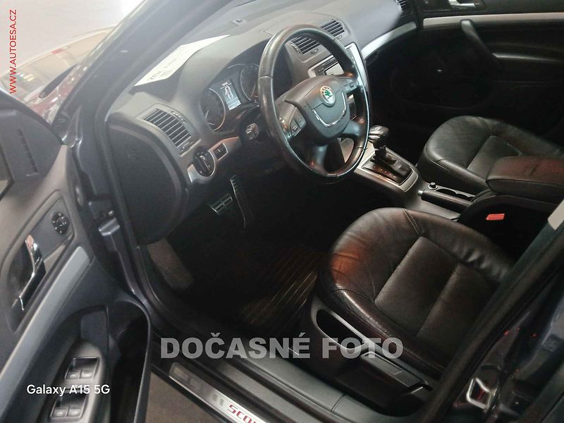Škoda Octavia (2012) 2.0TDi 4x4, servis.kniha - fotka 3 z 3