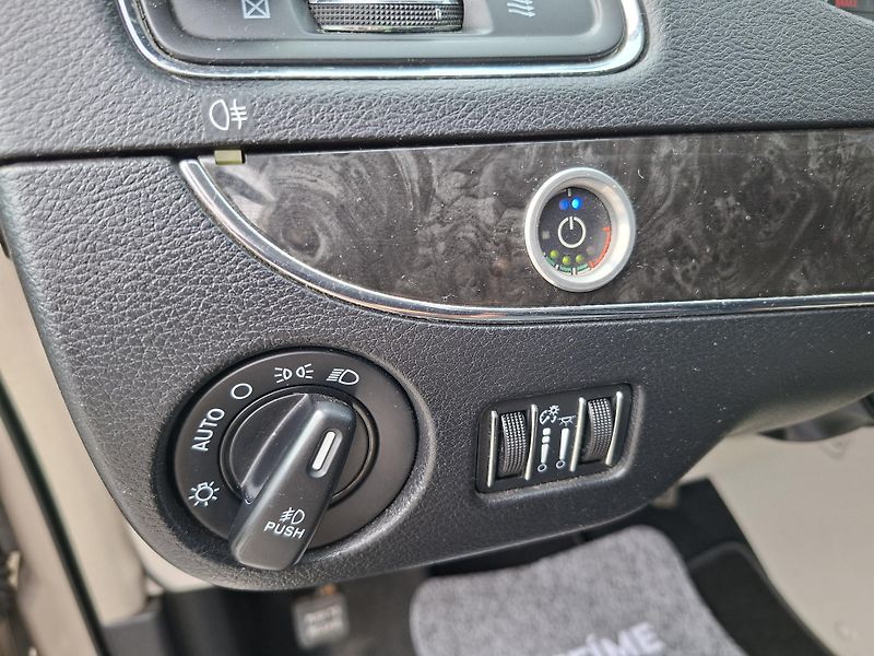 Chrysler Town & Country (2014) 3,6L 7míst, LPG, tažné, 2xkola - fotka 23 z 35