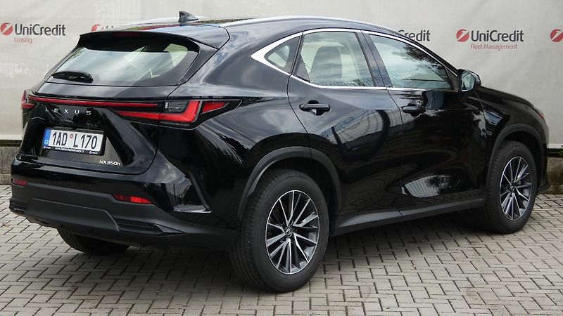 Lexus NX 350h 2.5 E-CVT Comfort Top - fotka 3 z 23