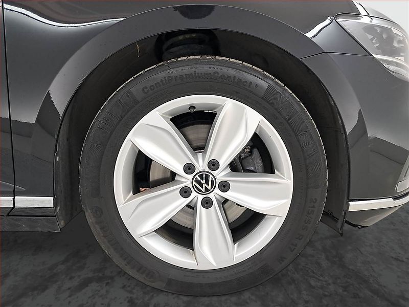 Volkswagen Passat (2021) Elegance 2.0 TDI - fotka 15 z 24