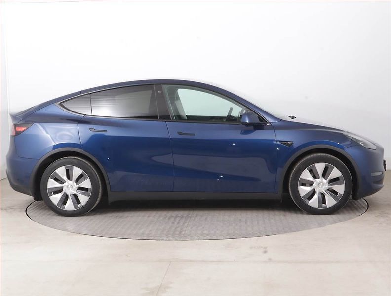 Tesla Model Y (2023) Long Range AWD 79kWh, SoH 94% - fotka 6 z 21