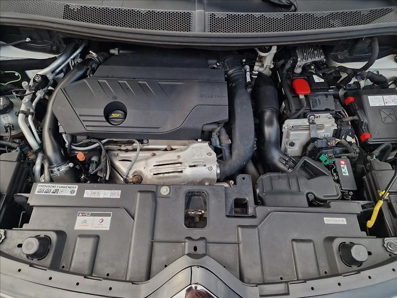 Citroën C5 Aircross 1.6 HYBRID 225 EAT8 FEEL PACK - fotka 40 z 48