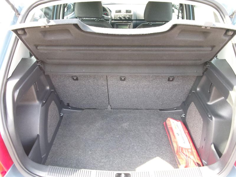 Škoda Fabia (2009) 1,4 16V KLIMA TEMP ALU - fotka 10 z 21