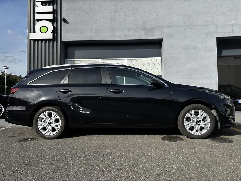 Kia Ceed (2023) SW Exclusive 1.5 T-GDI 118 kW - fotka 2 z 11