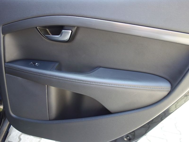 Volvo V70 (2015) 2.0D4 133kW 8A DRIVE - fotka 30 z 39