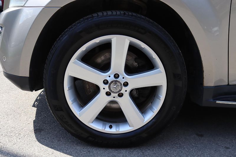 Mercedes-Benz GL 420CDI 4MATIC 225kW - fotka 18 z 48