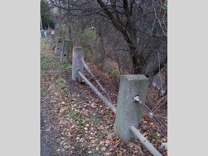 Patníky, správněji směrové sloupky, jsou nezbytným a důležitým doplňkem silničního provozu, který může i zachraňovat životy. Na silnicích se vyskytují v několika barevných provedeních.
