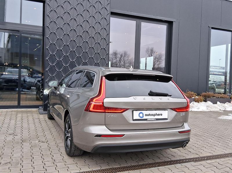 Volvo V60 MOMENTUM 2.0 D3 110 kW - fotka 8 z 27