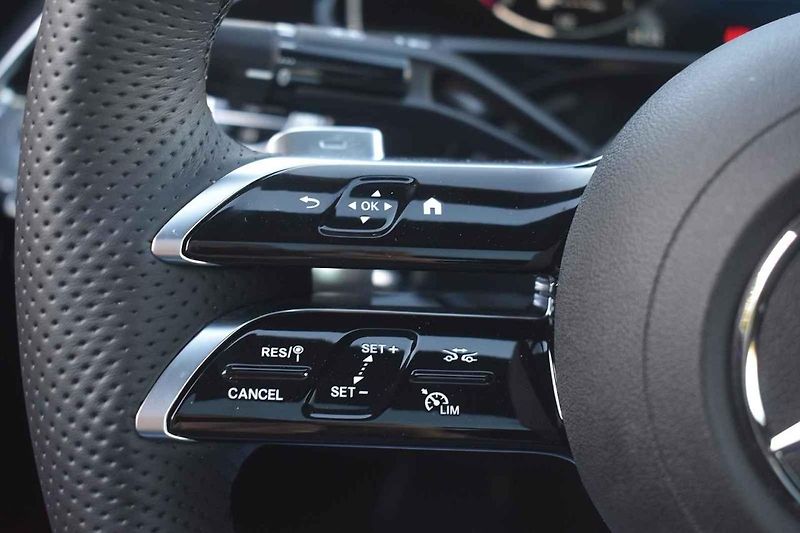 Nový Mercedes-E je současně důstojný i naprosto moderní