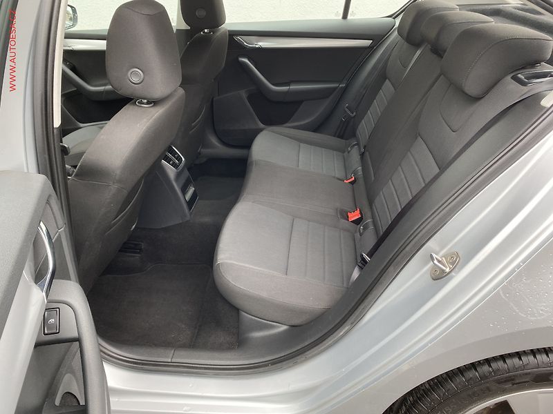 Škoda Octavia (2016) 1.6 TDi, ČR, Style, DSG - fotka 10 z 17