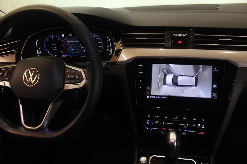 Volkswagen Passat (2020) 2.0TDI DSG Navi Tažné Display - fotka 18 z 25