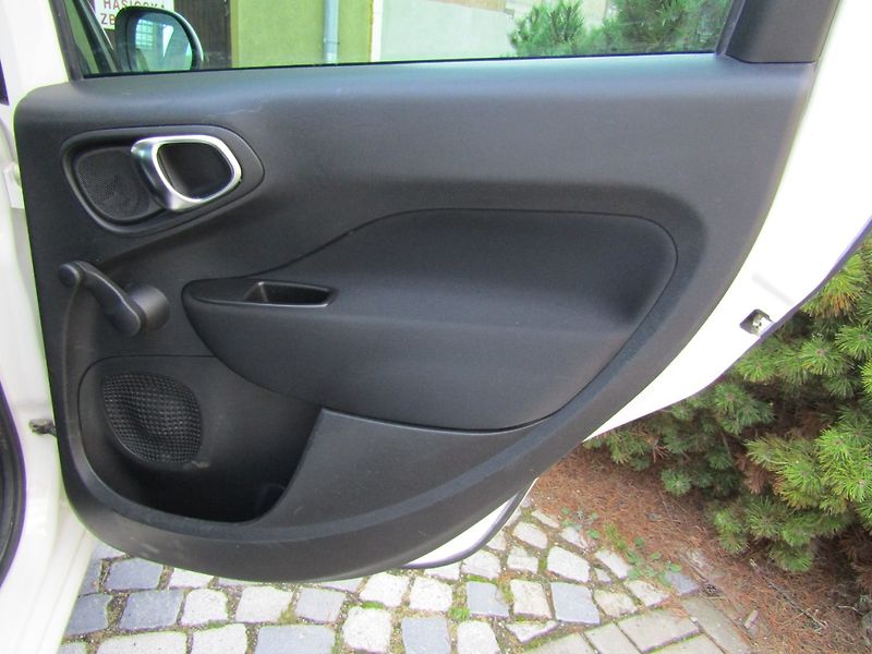 Fiat 500L (2013) 1.6 JTD 77kW - fotka 26 z 43
