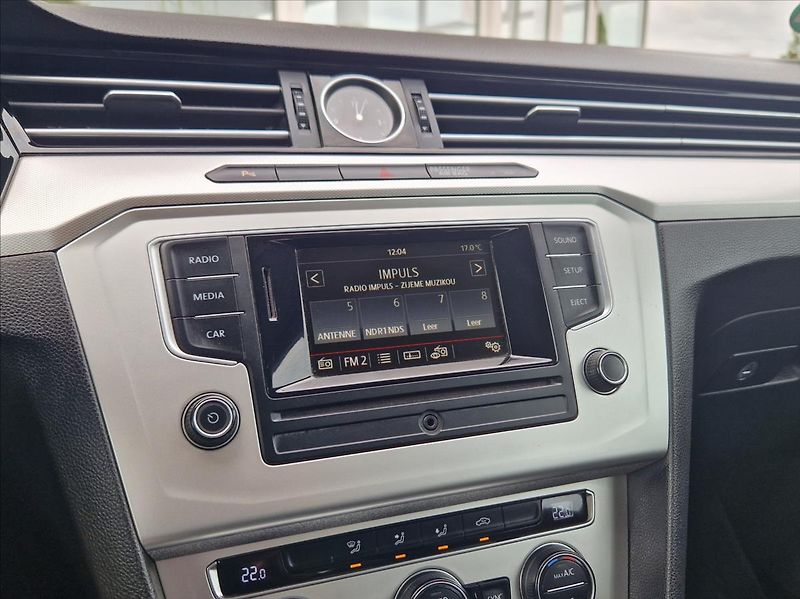 Volkswagen Passat 1,4 TSI 110kW BM SENZORY NOSIČ - fotka 27 z 42