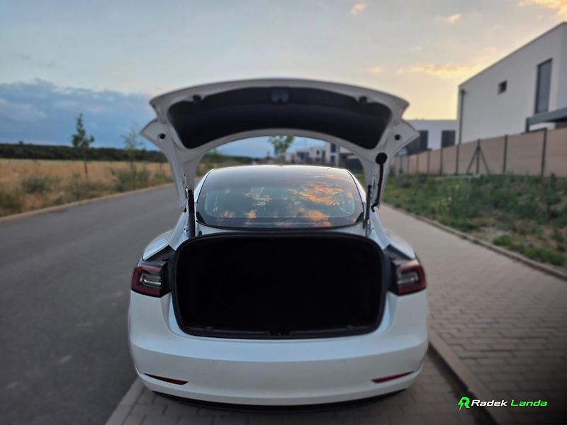 Tesla Model 3 (2021) SR+ Facelift, Tažné, DPH - fotka 15 z 16