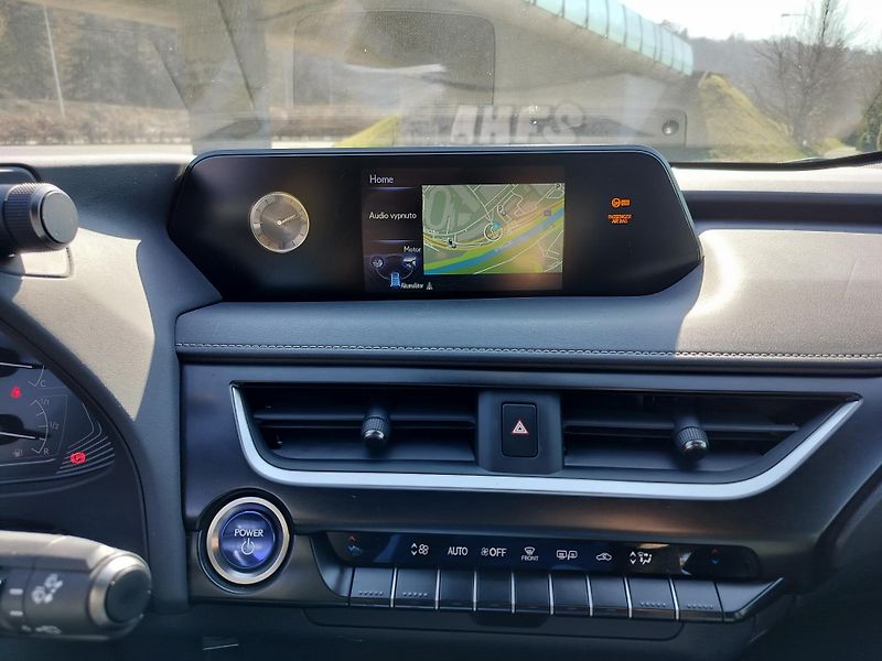 Lexus UX 250h BUSINESS edition,alcantara - fotka 14 z 25