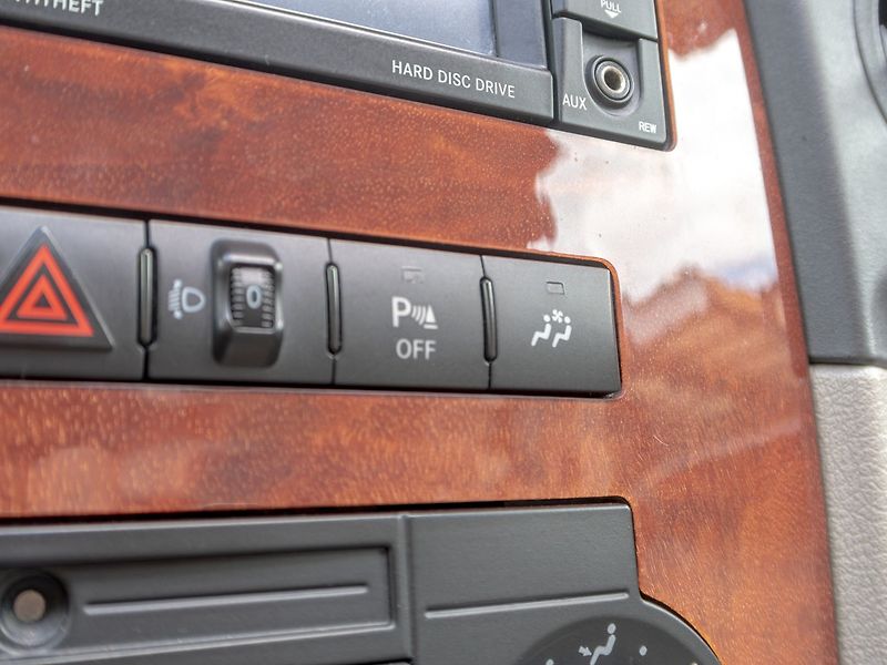 Jeep Commander (2007) ČR 3.0CRD 160KW – 7sedadel - fotka 28 z 62