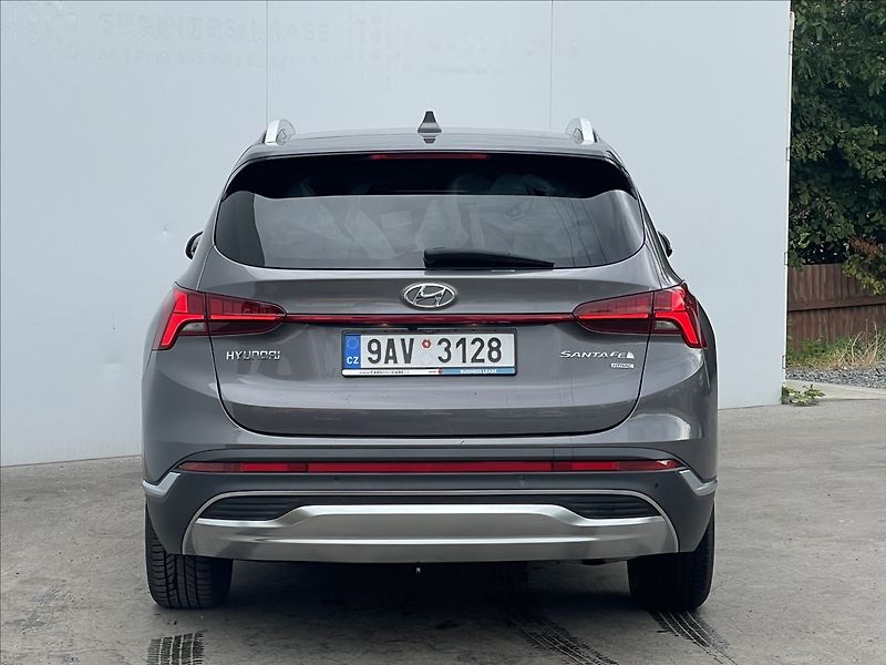 Hyundai Santa Fe 2,2 CRDi 4x4 DCT Style TZ+PANO - fotka 22 z 22