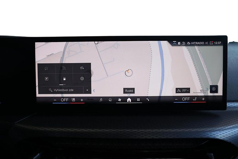 BMW Řada 3 330d xDrive Touring - fotka 11 z 25