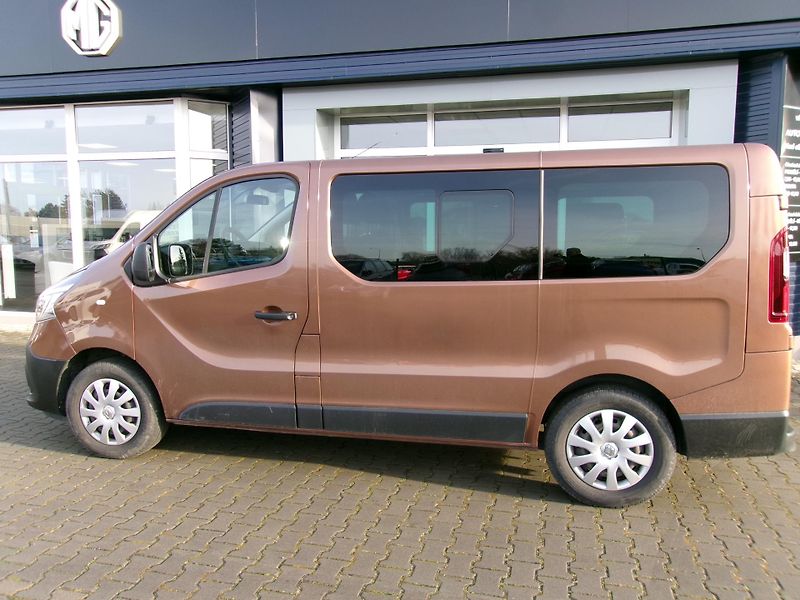 Renault Trafic 2.0 dCi 6míst REZERVACE - fotka 6 z 16