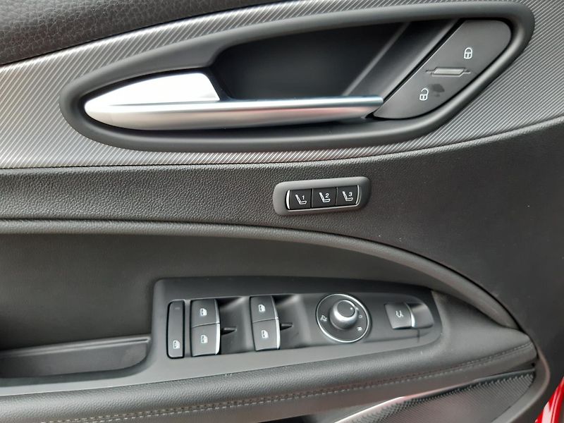 Alfa Romeo Stelvio (2025) Veloce 4x4 2,2 MTJ  210PS - fotka 17 z 34