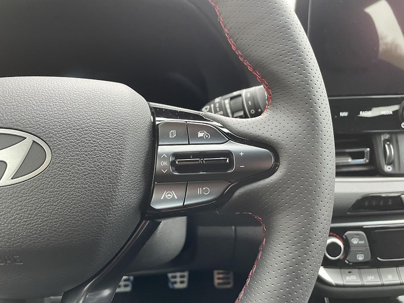 Hyundai i30 1,5T-GDI MHEV 103kW N-line MAN - fotka 18 z 32