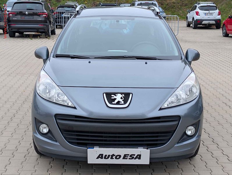 Peugeot 207 (2009) 1.4 i, 1.maj,ČR, Klima - fotka 2 z 18