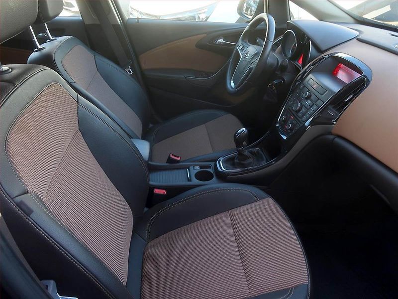 Opel Astra (2014) 1.4 T, Tempomat, Park. senzory - fotka 9 z 15