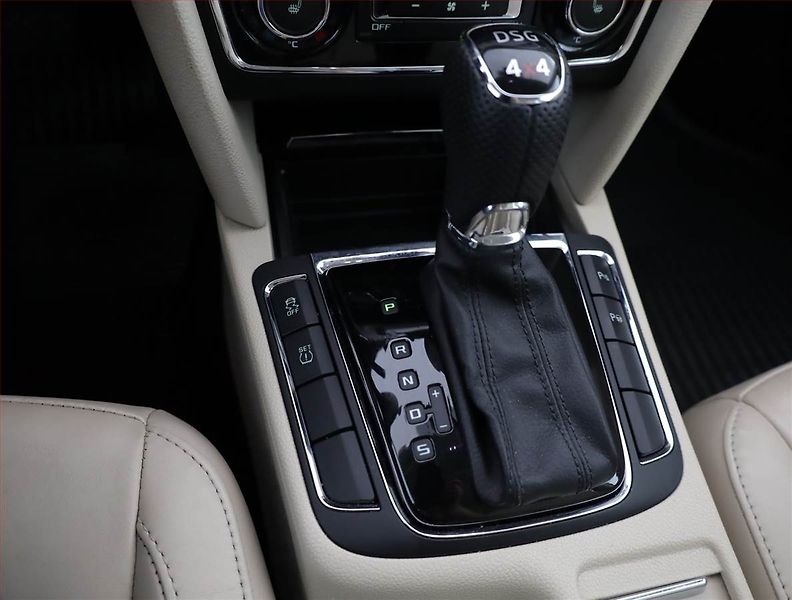 Škoda Superb (2014) Ambition Plus 3.6 FSI V6, 4X4 - fotka 13 z 18