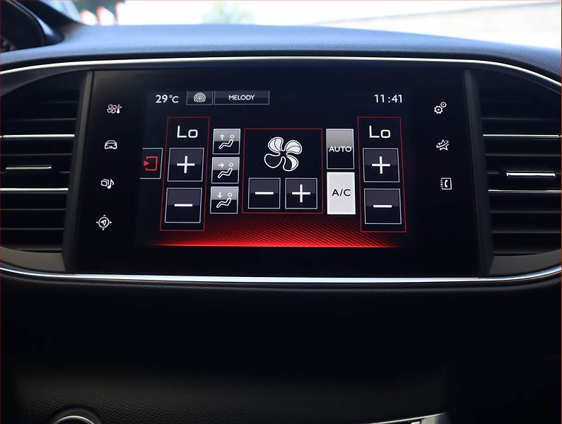 Peugeot 308 (2015) 2.0 BlueHDi GT, Automat, Kůže - fotka 18 z 23
