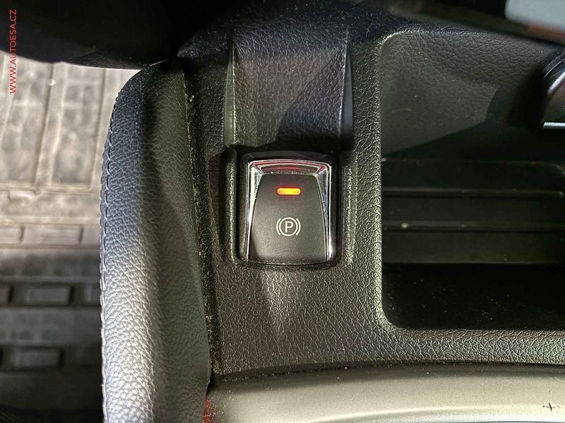 Nissan Qashqai (2014) 1.6 dCi 4x4, ČR, servis.kniha - fotka 18 z 19