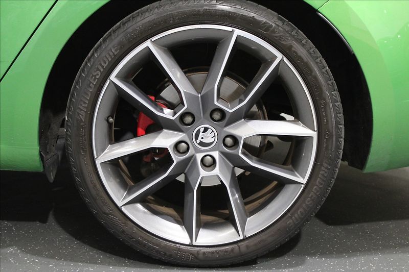 Škoda Octavia 2,0 TSI RS 1.majitel - fotka 29 z 30