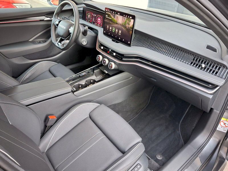 Škoda Superb (2025) Combi iV SportLine DSG 1,5TSi - fotka 14 z 35