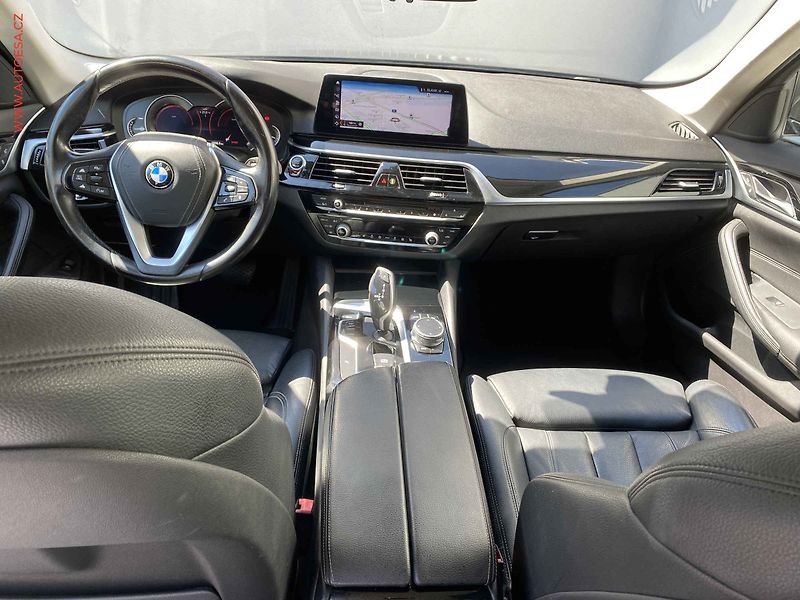 BMW Řada 5 (2017) 3.0D 530d, AT, navi, bixen - fotka 8 z 20