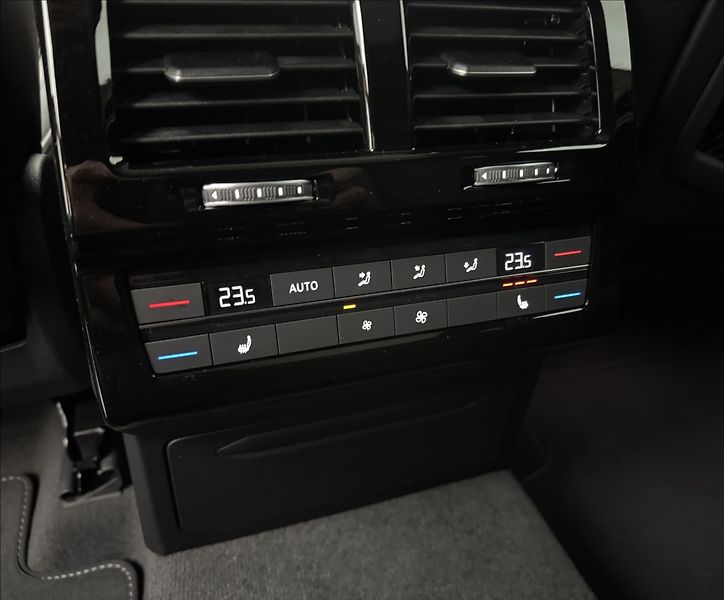 Volkswagen Touareg 3,0 HUD MASÁŽ NZTOP ČR ZÁRUKA - fotka 45 z 54