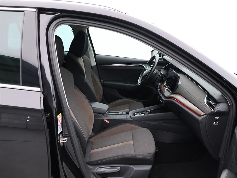 Škoda Octavia 2,0 TDI DSG Matrix Scout DPH - fotka 11 z 25